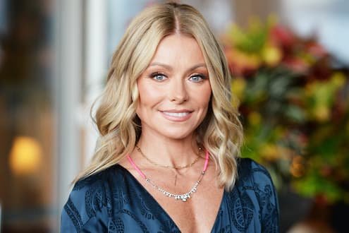 You are currently viewing Who is Kelly Ripa? Age, Height, ABC, Mark Conselus, Salary and Net Worth
