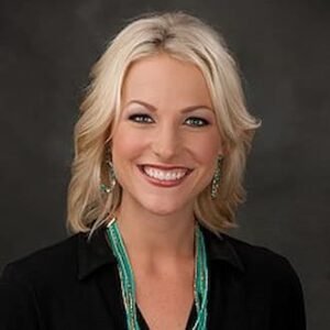 Read more about the article Who is Lindsay Czarniak? FOX, Age, Height, Family, Spouse, Salary and Net Worth