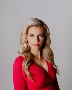 Read more about the article Who is Liz Wheeler? Podcast, Age, Height, Spose, Family, Salary and Net Worth