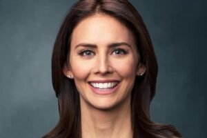 Read more about the article Who is Kate Rooney? CNBC, Age, Height, Family, Husband, Salary and Net Worth